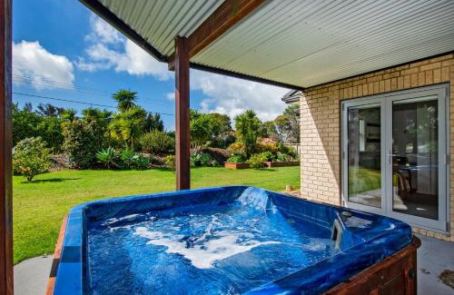 Mangawhai House | Sunny on Sunlea - Mangawhai Village Holiday Unit