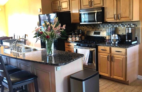 Mercer Island House | Sunny Paradiso, perfect location Seattle& Bellevue