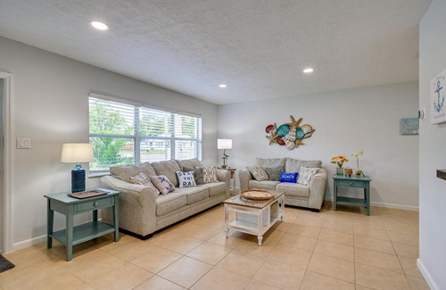 Arlington Park House | Sunny Sarasota Home with Private Yard and Fire Pit!
