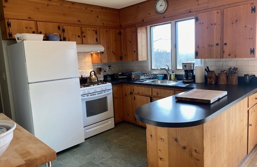 Middlefield House | Sunny, Stylish Berkshire Mountain Retreat near Jacob's Pillow