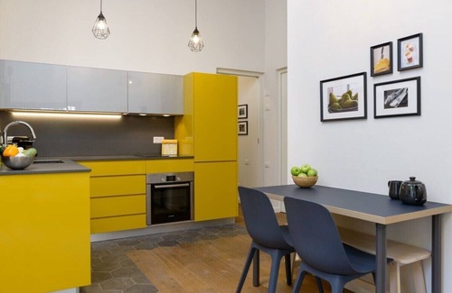Tel Aviv City Center Apartment | Sunny Tel Aviv Retreat W Spacious Private Garden