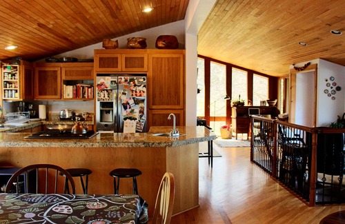 Talent Villa | Sunny Villa with Hot Tub & Amazing Views of the Rogue Valley