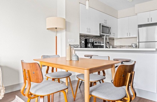 Walnut Creek Apartment | Sunny Walnut Creek 1BR w/Gym, Pool & Spa, walk to BART, by Blueground