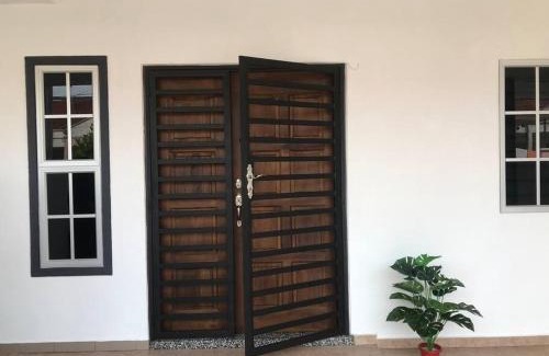 Batu Pahat House | SunnyDay Homestay -Batu Pahat Town
