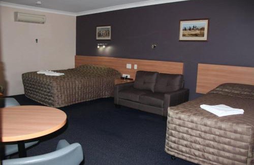 Allenstown Hotel | SunPalms Motel