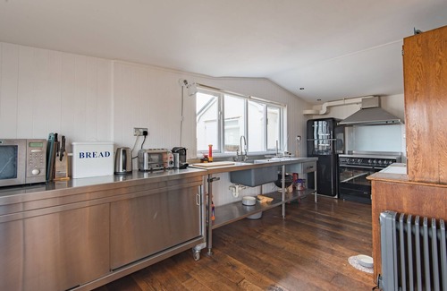 Dungeness House | Sunray by Bloom Stays - a holiday let that sleeps 8 guests in 3 bedrooms