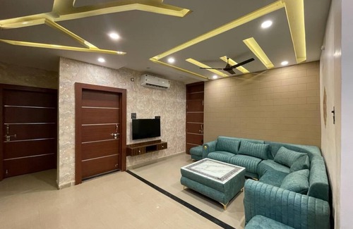 Gwalior Apartment | SUNRAYS STAYS-A Unique 3BHK Fort View apartment in the Heart of the City