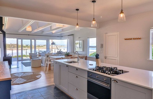 Onrus House | Sunridge Aan Zee | Luxury Beach Villa, Onrus Beach