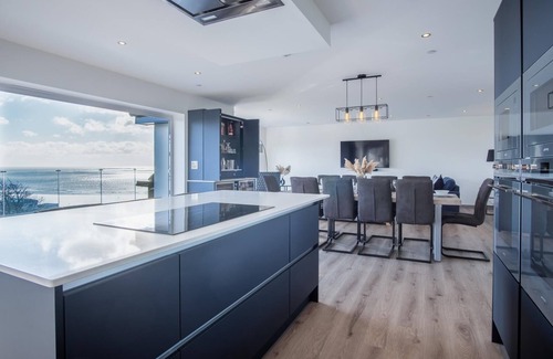 Pendine House | Sunrise - 5 Bedroom Luxurious Holiday Home - Pendine