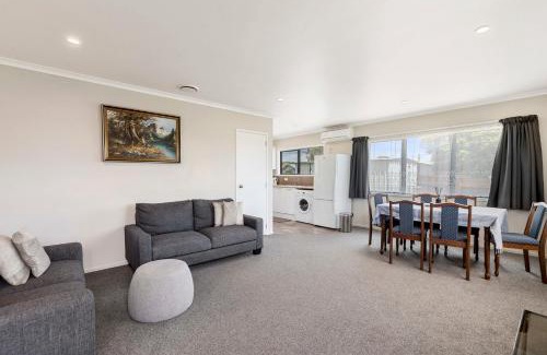 Owhata House | Sunrise Getaway - Rotorua Holiday Home