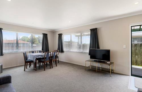 Owhata House | Sunrise Getaway - Rotorua Holiday Home
