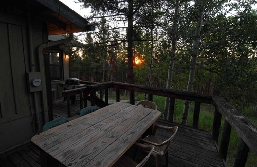 Evergreen House | "Sunrise Lodge" Stand alone Family Lodging-BEAT the HEAT @ 9000 Ft elevation