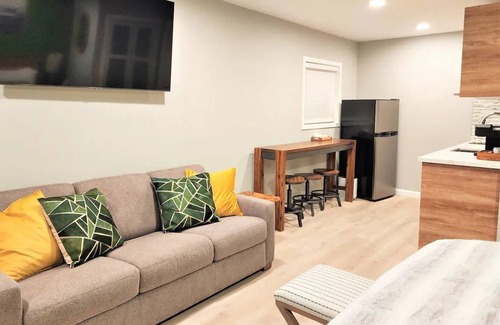 Lakeport Apartment | Sunrise Oasis - On the Lake/Pier/Full Kitchen Lakeport Room #1