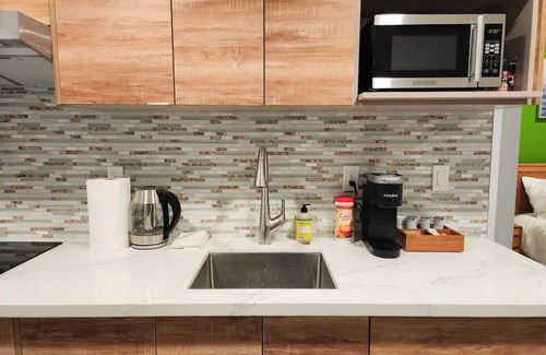 Lakeport Apartment | Sunrise Oasis - On the Lake/Pier/Full Kitchen Lakeport Room #1