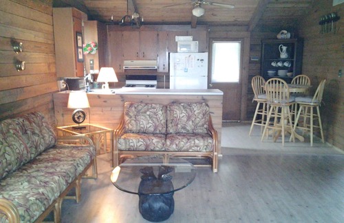 Minnesott Beach Cabin | Sunrise on the Porch - Vacation Cabin near Dawson Creek