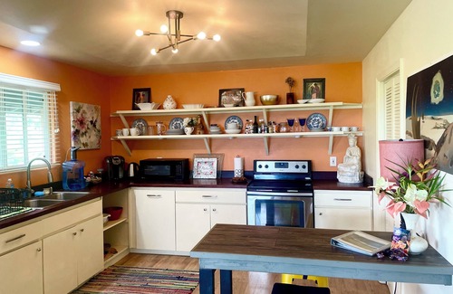 Naalehu Apartment | Sunrise Sanctuary, Spacious, Beautiful, Tranquil Living, Green Sands Beach