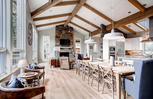 Christie Heights House | Sunrise Ski Haus 4 Bedroom Home by RedAwning