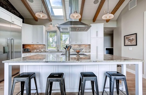 Christie Heights House | Sunrise Ski Haus 4 Bedroom Home by RedAwning