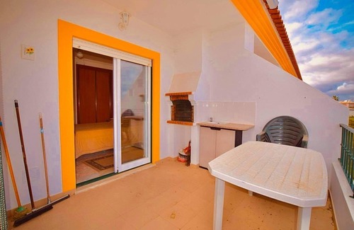 Vale de Carro Apartment | Sunrise view family ,swimming pool with close to beach !