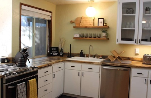 Three Rivers House | Sunriver Area Adventure Retreat + EV Charger!