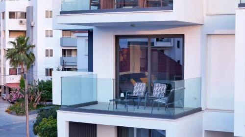 Larnaca Apartment | Sunset Balcony and Espresso Station Apartment