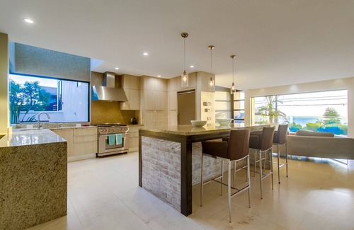 Sunset Cliffs House | Sunset Cliffs Modern Luxury Estate with Ocean Views, Oversized Spa, AC, Yard & washer/dryer!