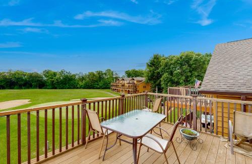 Arkdale Apartment | Sunset Condominiums: The View