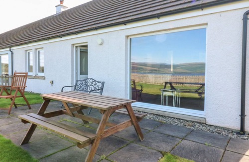 Gruline Cottage | SUNSET COTTAGE, pet friendly in Craignure, Isle Of Mull