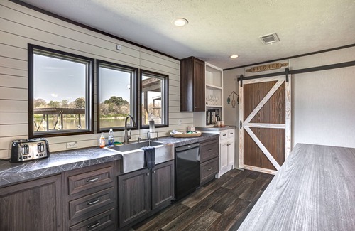 Onalaska House | ‘Sunset Cove’ Lakefront Rental w/Private Dock!