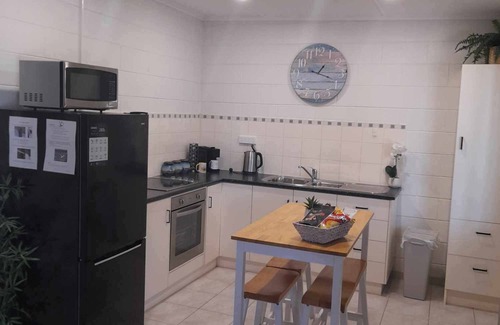 Barmera Cottage | "Sunset Dreamz" Lake front accommodation with 180 degree Lake Bonney views