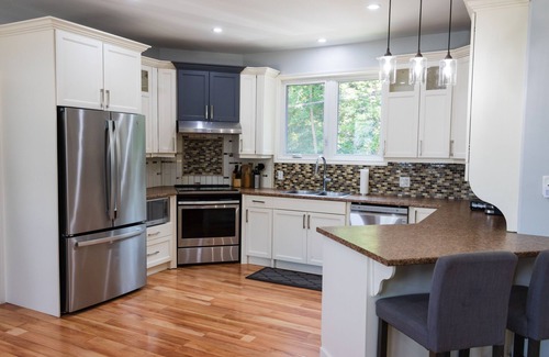 Adolphustown Cottage | Sunset Haven Waterfront Lake House - Four seasons