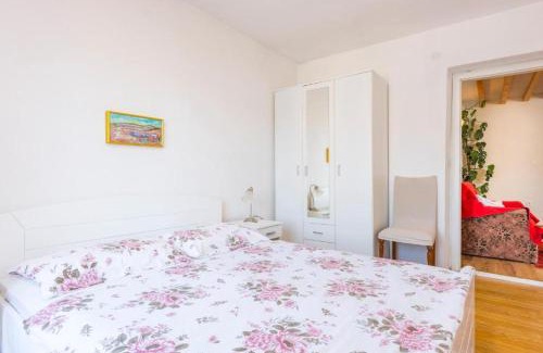 Krizni rat Apartment | Sunset house with seaview