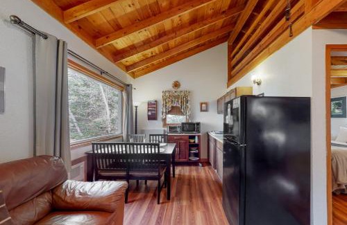 Stone Haven House | Sunset Point Mountaintop Cottage