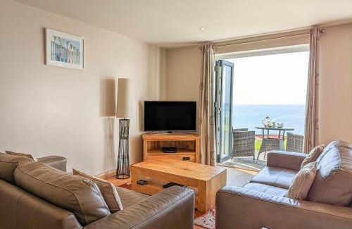 Seaton House | Sunset Surf - Mount Brioni