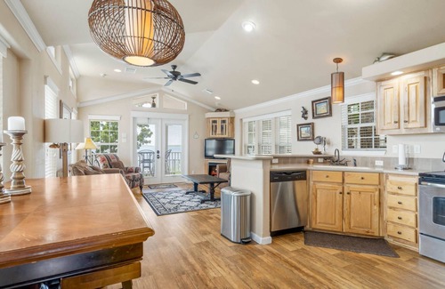 Sperry Cottage | Sunset View at CrossTimbers Marina