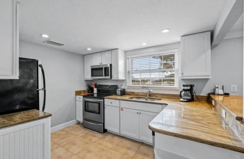 Bradenton Beach House | Sunset View Pet Friendly w/Pool Beach Home