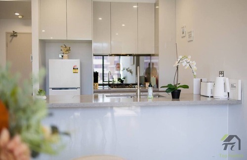Lidcombe Apartment | Sunshine 2 Bed home in Olympic Park