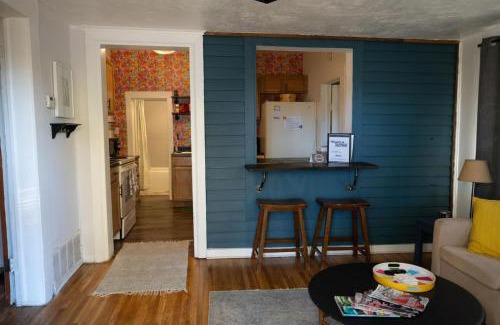 Hastings House | Sunshine Cottage 2 bedroom in duplex