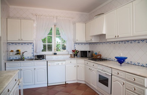 Foz do Arelho House | Sunshine Guest House Foz: Unveil the Mystical Vintage Oasis,embrace Tranquility!