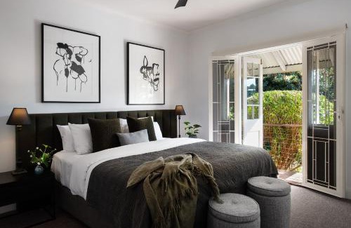 Daylesford House | Sunshine House, fireplace 4 bedroom & gardens