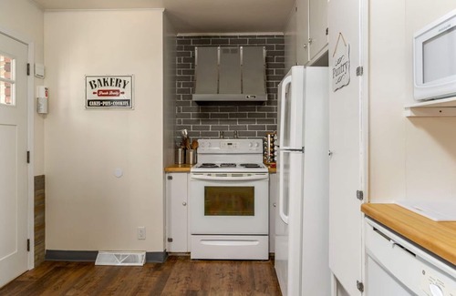 Kellogg House | Sunshine On Bunker - 3min Walk to Gondola - Historic Miner Home – Dog Friendly