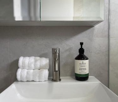 St Marys House | Sunshine Retreat Modern 3BR Haven