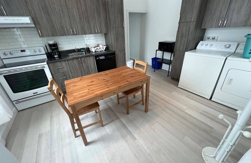 Vieux-Limoilou Apartment | Super 3,5 Près de la 3ème ave