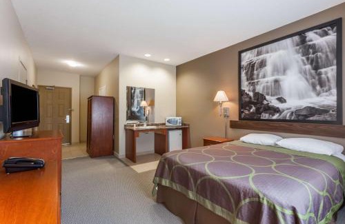 Abbotsford Hotel | Super 8 by Wyndham Abbotsford BC