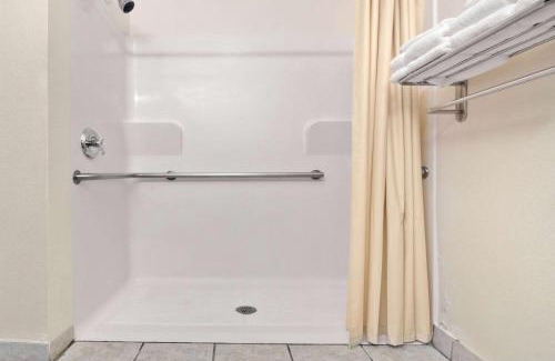 McKinney Hotel | Super 8 by Wyndham Austin/Airport South