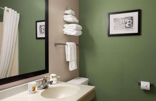 Batesville Hotel | Super 8 by Wyndham Batesville