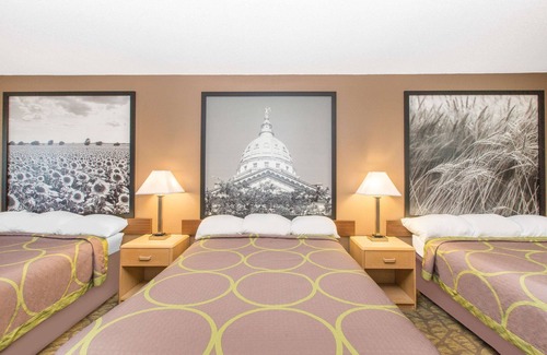 Belleville Hotel | Super 8 by Wyndham Belleville