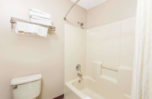 Belleville Hotel | Super 8 by Wyndham Belleville