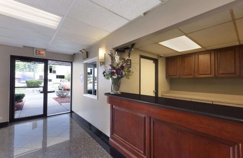 Bridgeview Hotel | Super 8 by Wyndham Bridgeview/Chicago Area