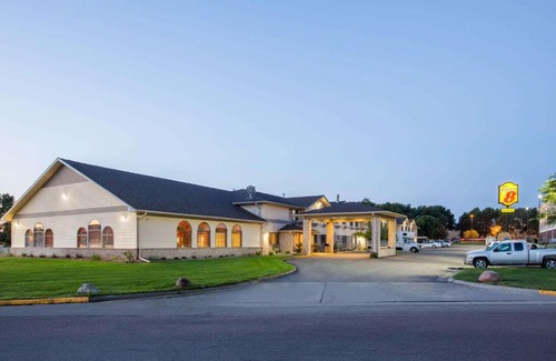 Brookings Hotel | Super 8 by Wyndham Brookings